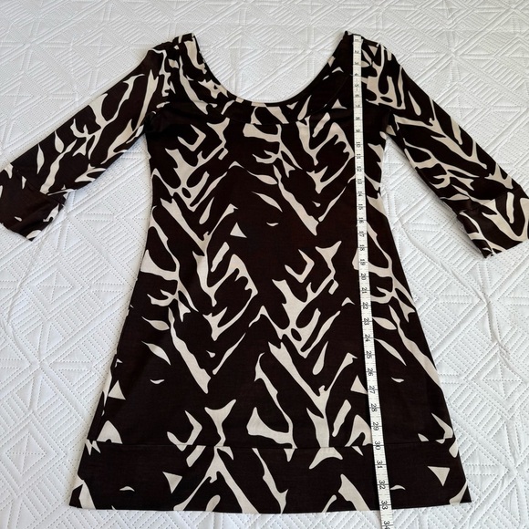 DVF Aggie Silk Jersey Dark Brown Safari 60s Mod
Shift Dress Size 4 - Picture 5 of 9